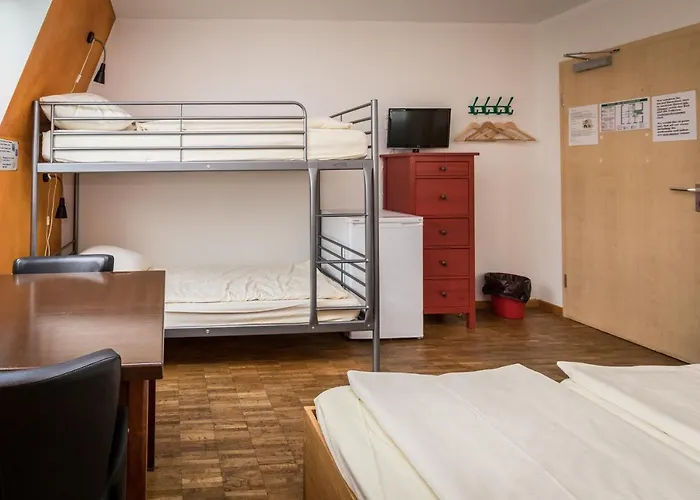 Alex 30 Hostel