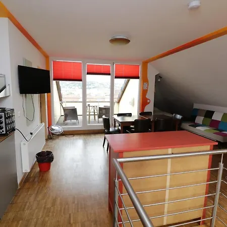 Alex 30 Vandrerhjem *