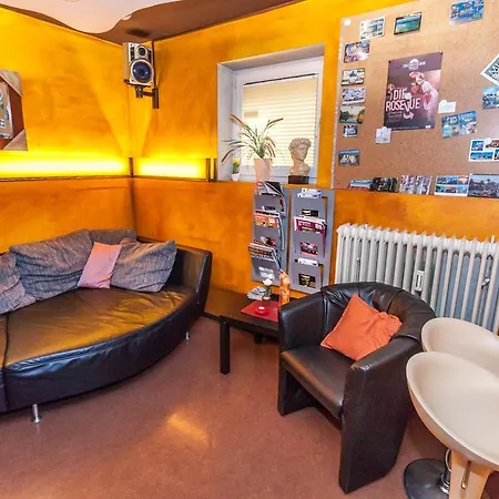 Alex 30 Hostel