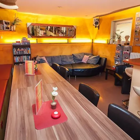 Alex 30 Hostel