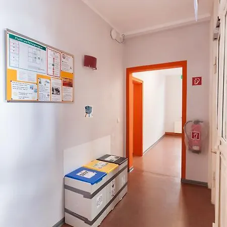 Alex 30 Hostel