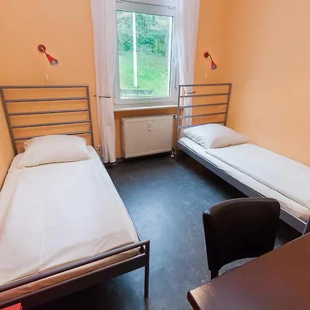 Auberge de jeunesse Alex 30 *