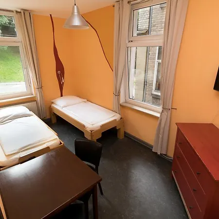 Vandrerhjem Alex 30 *