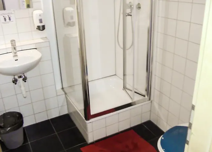 Vandrerhjem Alex 30 *